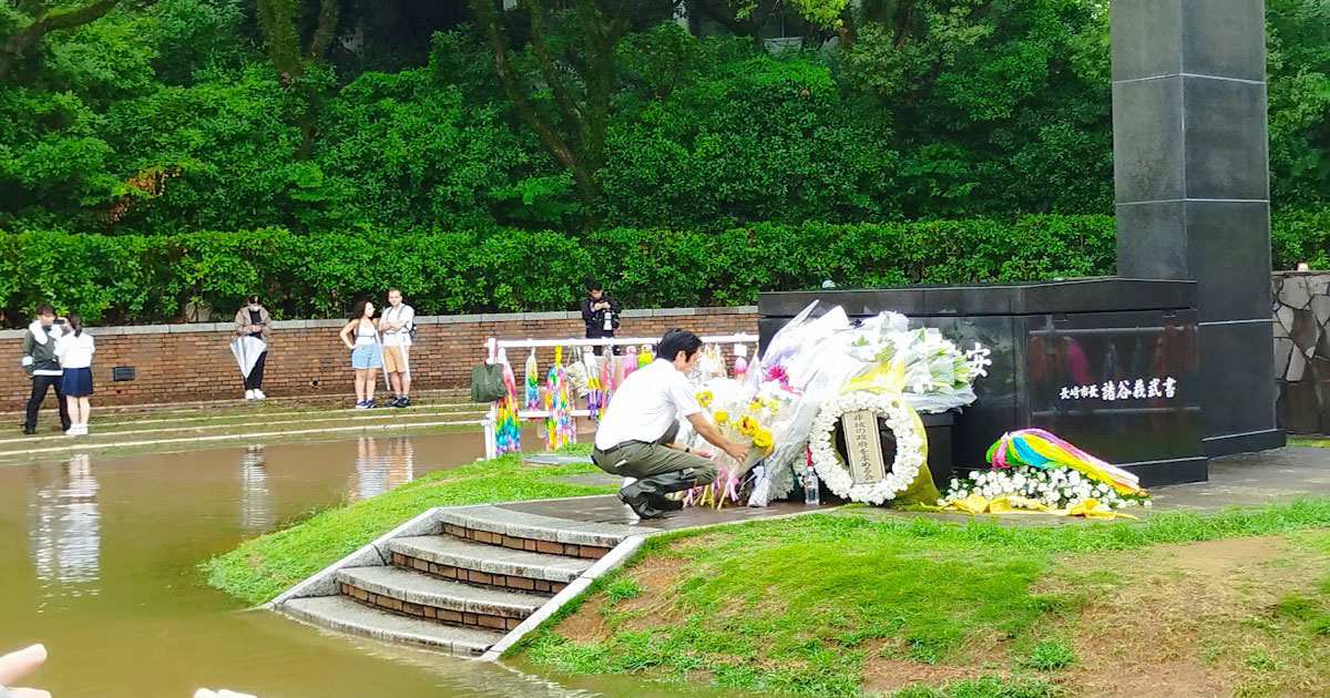 2025年8月9日、長崎爆心地公園献花